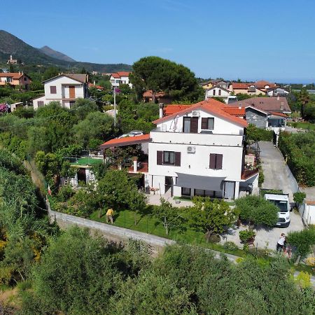 Villa Marco Aurelio Cisano sul Neva Bagian luar foto