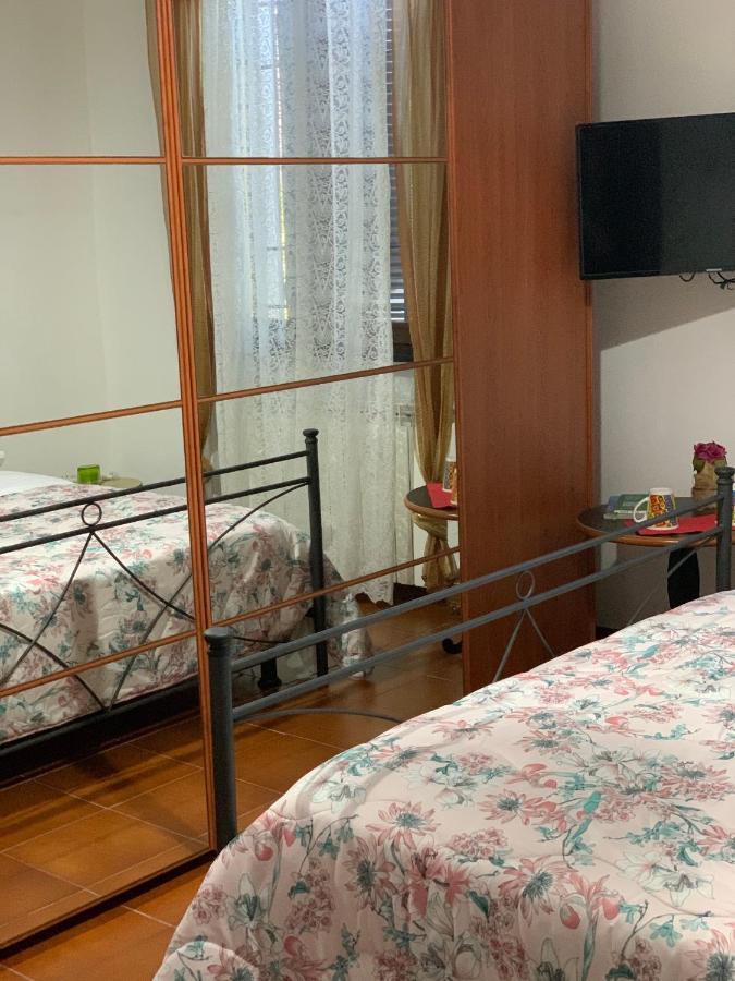 Villa Marco Aurelio Cisano sul Neva Bagian luar foto