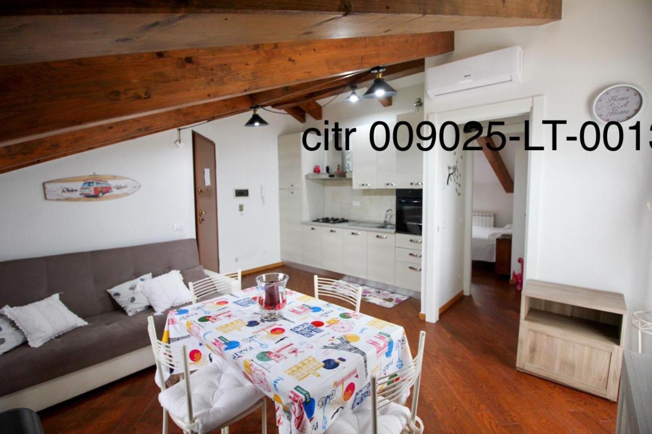 Villa Marco Aurelio Cisano sul Neva Bagian luar foto