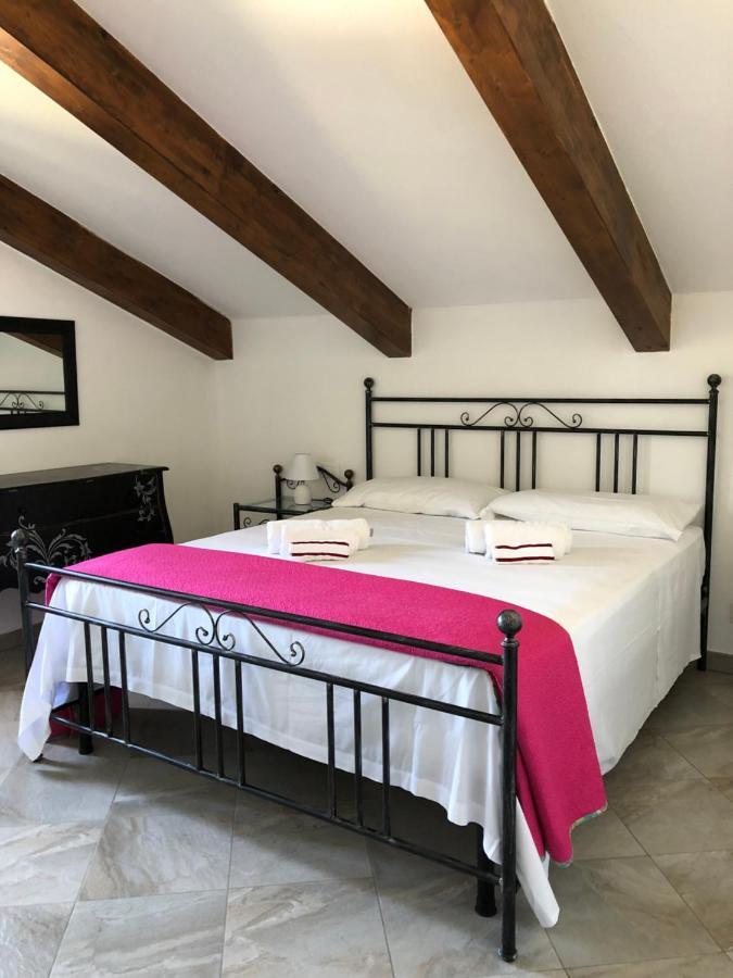 Villa Marco Aurelio Cisano sul Neva Bagian luar foto