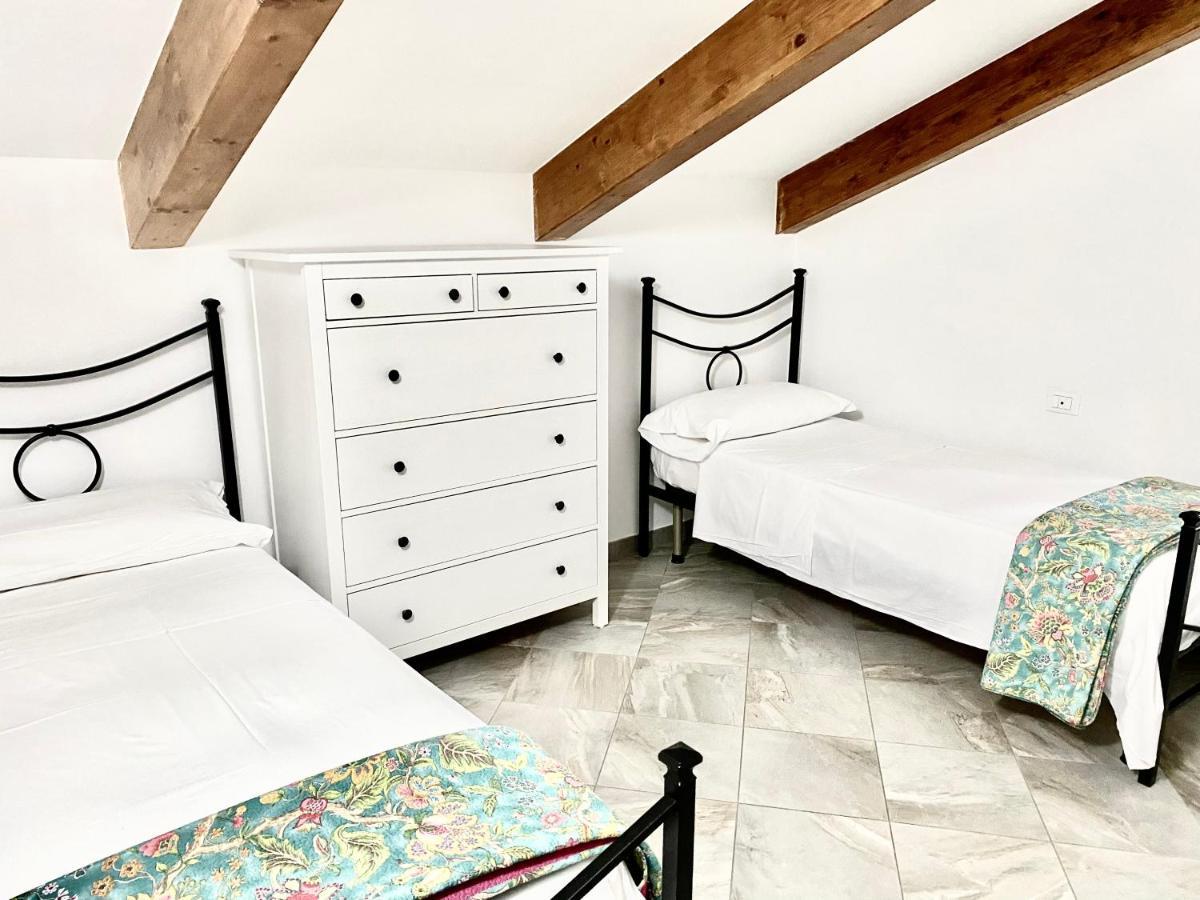 Villa Marco Aurelio Cisano sul Neva Bagian luar foto