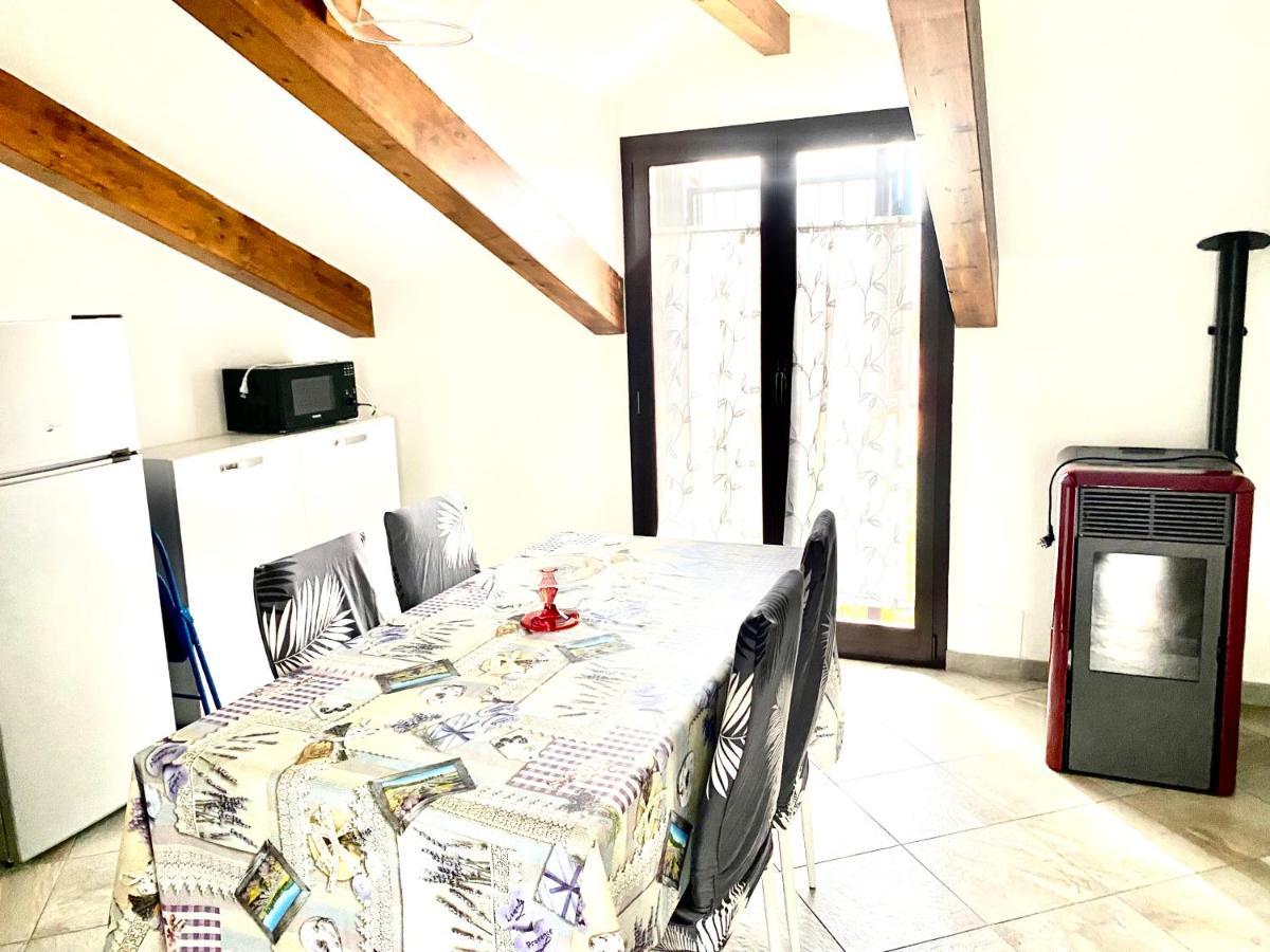 Villa Marco Aurelio Cisano sul Neva Bagian luar foto